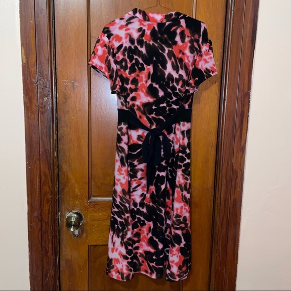 Stretchy pink abstract art dress 🌸▪️ - Picture 3 of 4